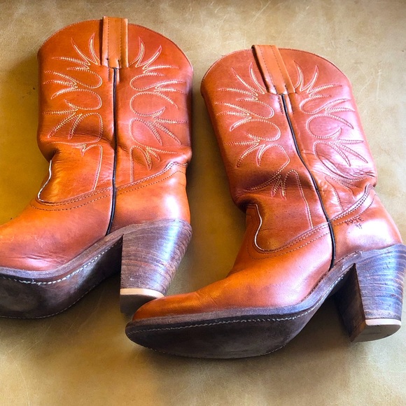 Frye Boots With 2 Color Stitching and Stacked 3 inch Heels. Woman’s Size 7 - Picture 7 of 14